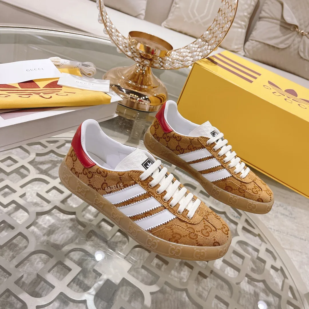 👟👟Ex-factory price 480👟👟 Women's shoe factory Gucci&adidas joint limited edition couple's sneakers. A super nice joint casual sneaker with rich and bold colors! It showed everyone a completely different charm from the past! Combining retro style and youthful sports style to create a new aesthetic! Vitality yet stylish at the same time! ! Upper - made of cowhide, cowhide, cloth. Lining - sheepskin lining for feet. Sole - original open-molded beef tendon non-slip and wear-resistant outsole. Size: 35-44 (couple style)